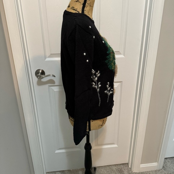 Vintage Santa Sweater - Picture 5 of 9